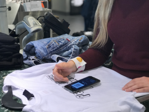 Pay Later service, Test participant is using the Club code to pay in the H&M Store